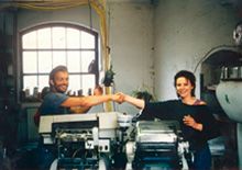 Zwei Mitarbeiter der Druckerei Hansadruck in Kiel